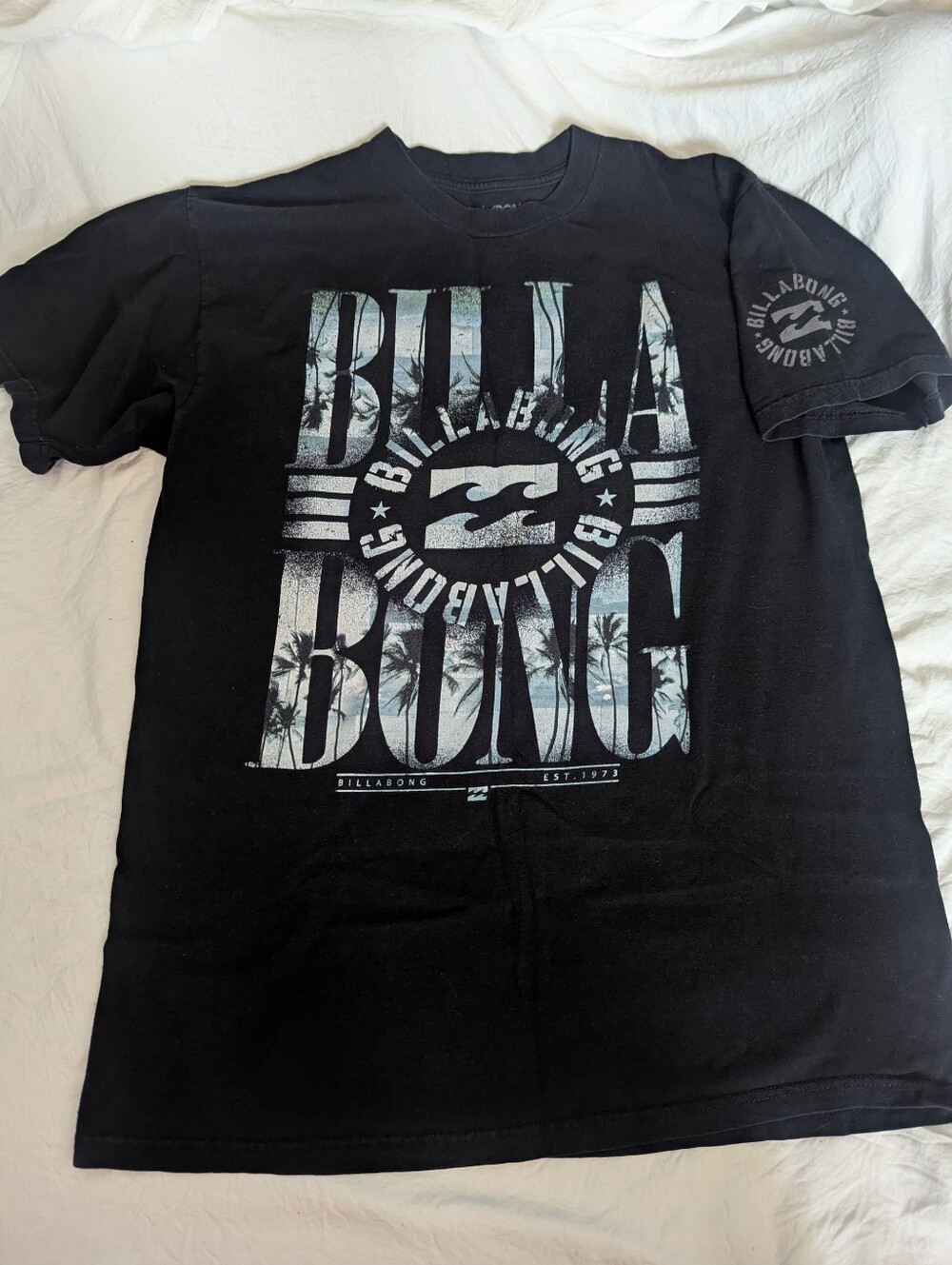 Billabong Men's Graphic T-Shirt in size L